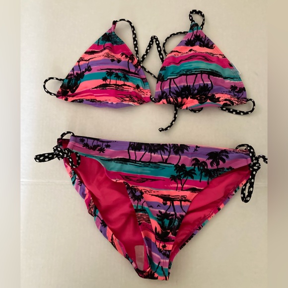🌞NWOT California Waves Hawaiian Print Triangle Top with Bikini Bottoms A - Picture 2 of 11